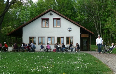 haus mit wiese